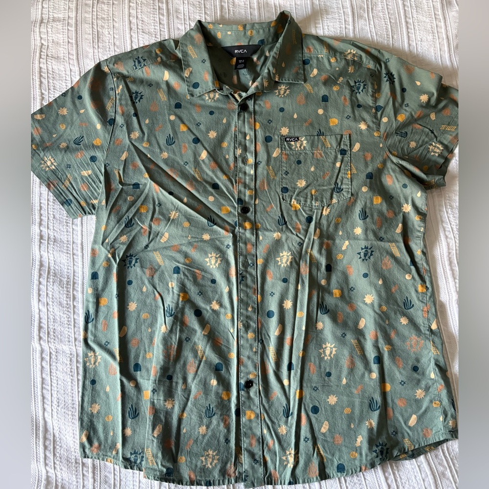 RVCA Men’s Sage Green Short-Sleeve Button-Down Shirt with Multicolor Motif